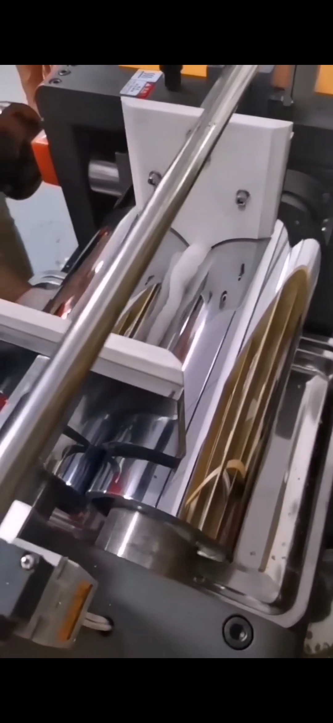 實(shí)驗(yàn)室小型開煉機(jī)調(diào)試中，溫度、時(shí)間，預(yù)壓