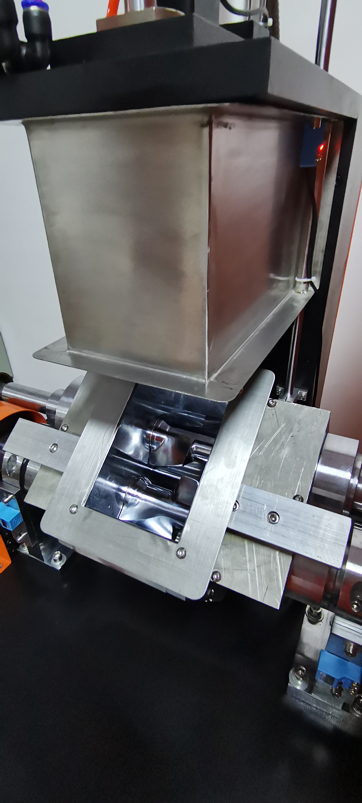 翻轉(zhuǎn)式密煉機(jī) 轉(zhuǎn)子演示