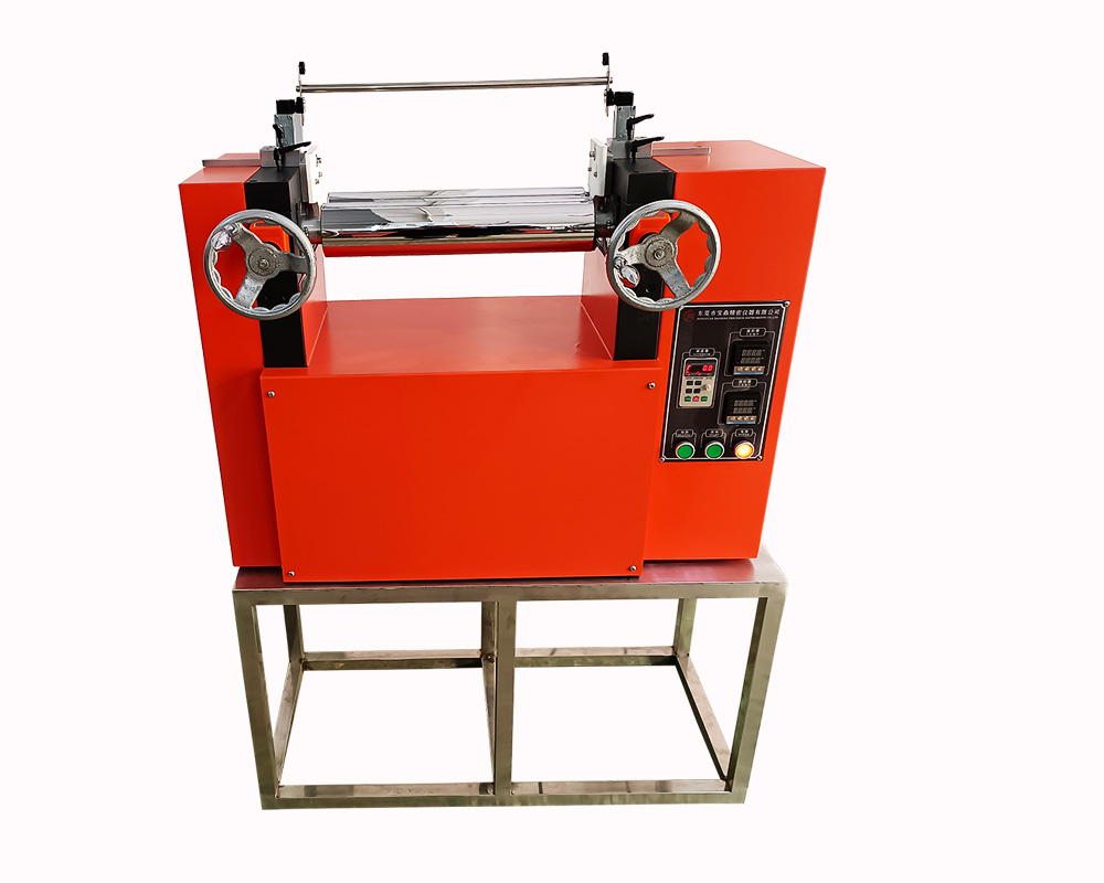 實(shí)驗(yàn)室小型開(kāi)煉機(jī)拉片演示